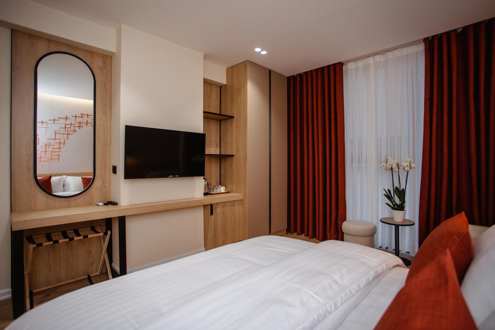 Oro Inn Hotel Shkodër エクステリア 写真