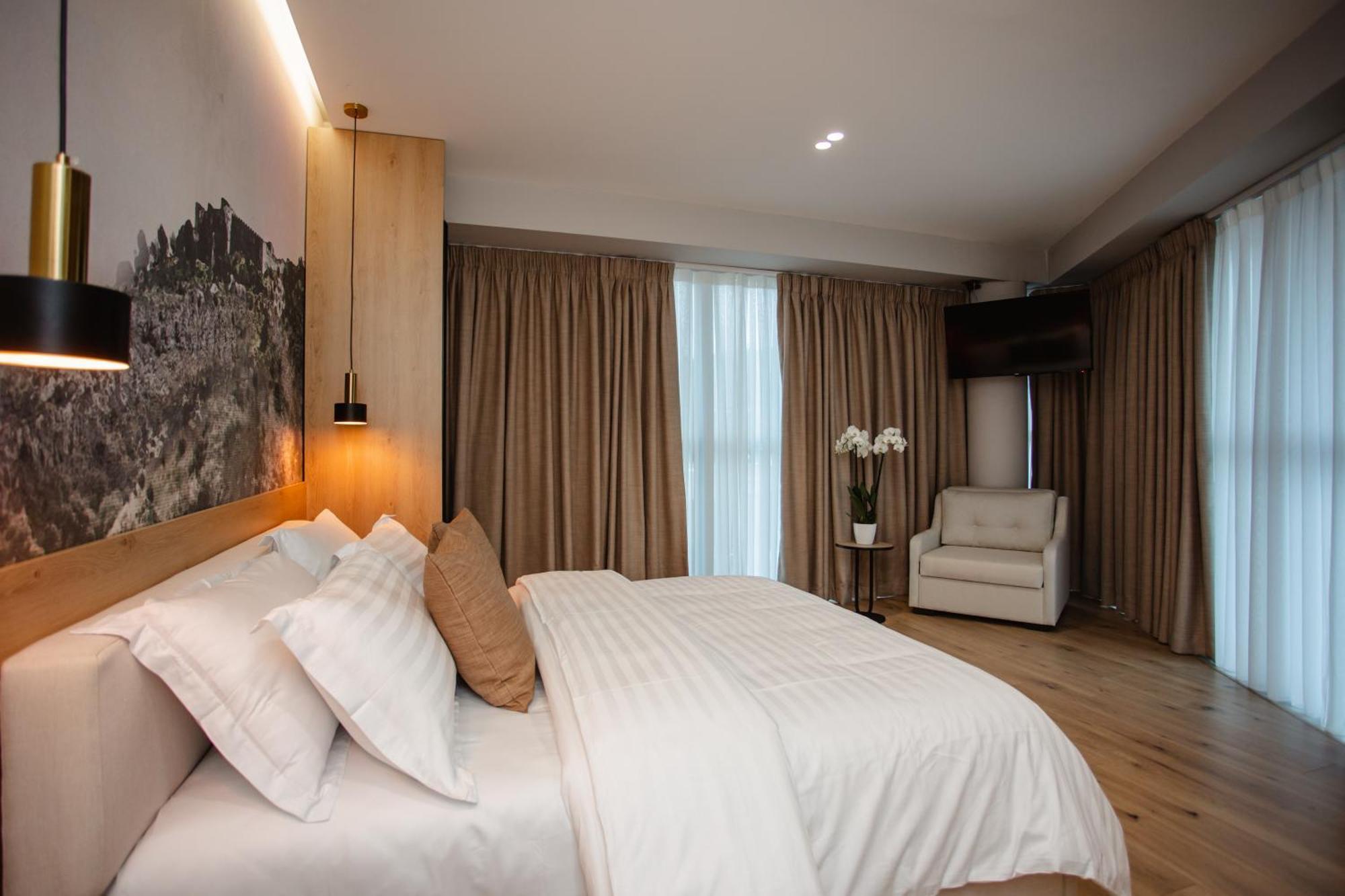 Oro Inn Hotel Shkodër エクステリア 写真
